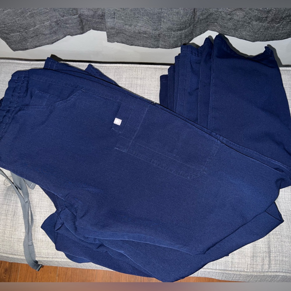 5 pairs: navy blue FIGS yola skinny scrub pants. Size:S. Length:Regular. Bundle.